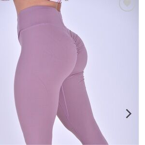 CLS Sportswear V waist scrunch butt leggings